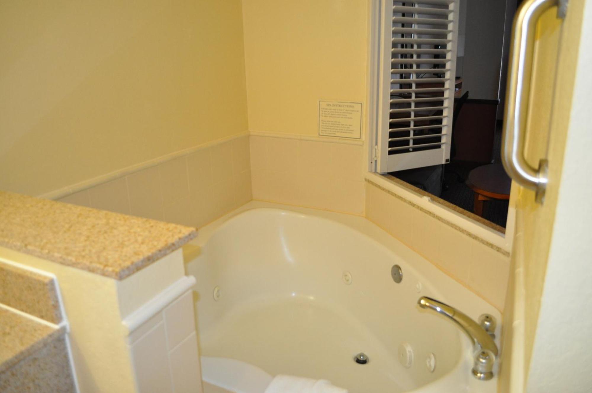 Holiday Inn Express Williamston By Ihg Bagian luar foto